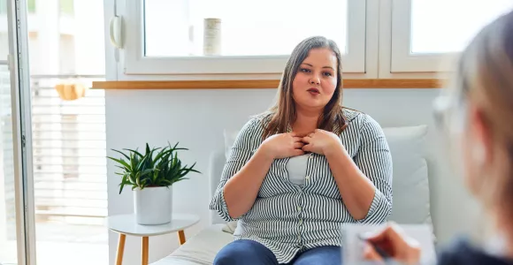 Une psychologue en consultation avec une patiente