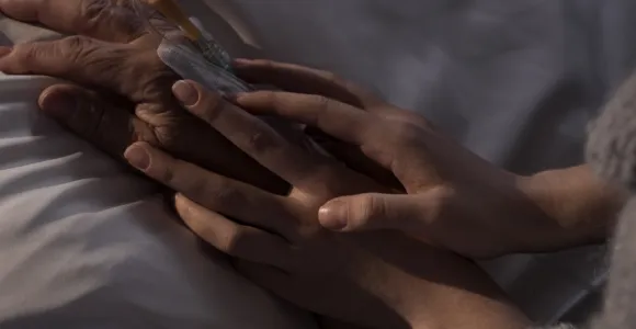 Mains qui se touchent hopital