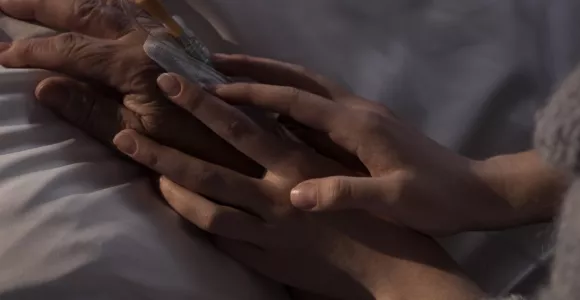 Mains qui se touchent hopital