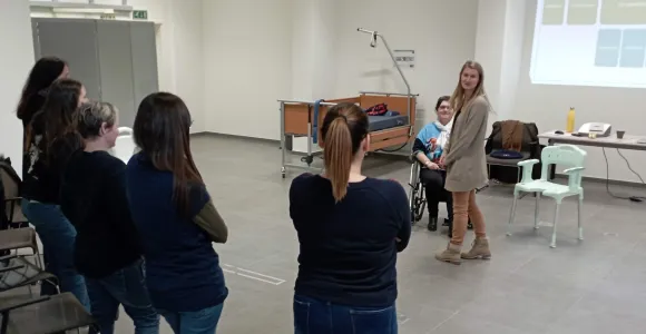 Un groupe de personnes participent à une formation donnée par l'asbl Solival