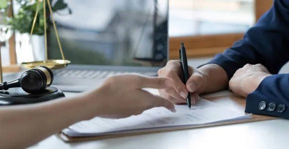 Signature de contrat dans un cadre juridique