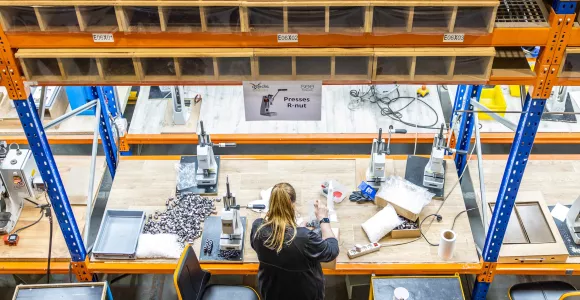 Ouvrière dans une Entreprise de travail adapté