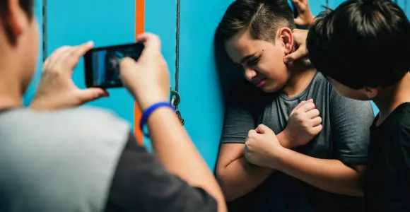 Scène d'harcèlement scolaire