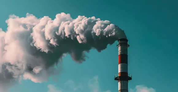 Cheminée d'une usine qui pollue