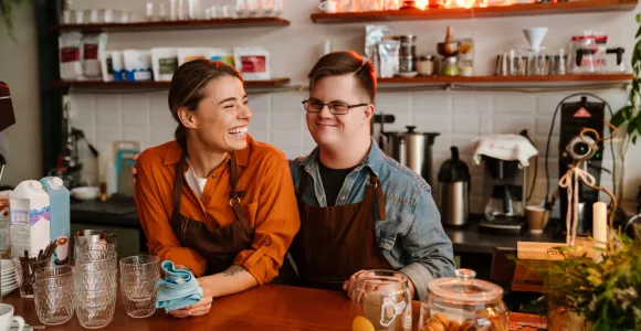 travailleuse en situation de handicap dans un atelier protégé (économie sociale)