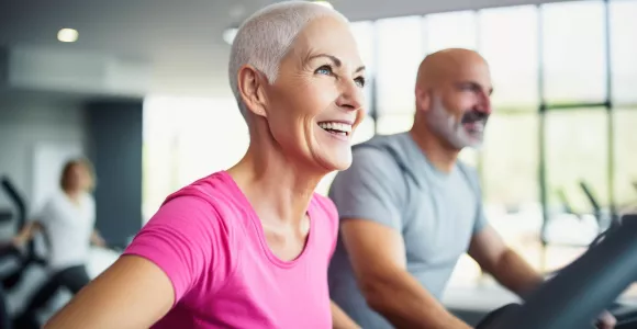 Une femme qui a eu un cancer fait du sport