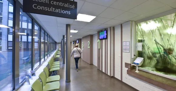 un couloir d'hôpital