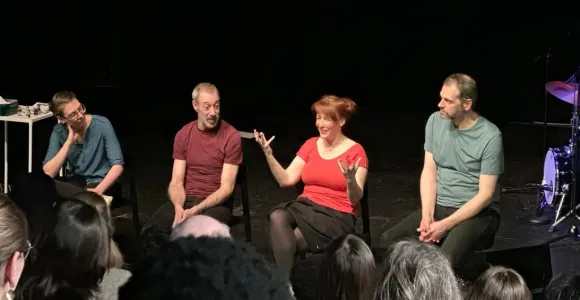 les comédiens en bord de scène