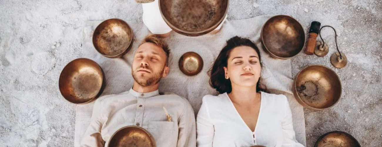 couple qui fait de la méditation 