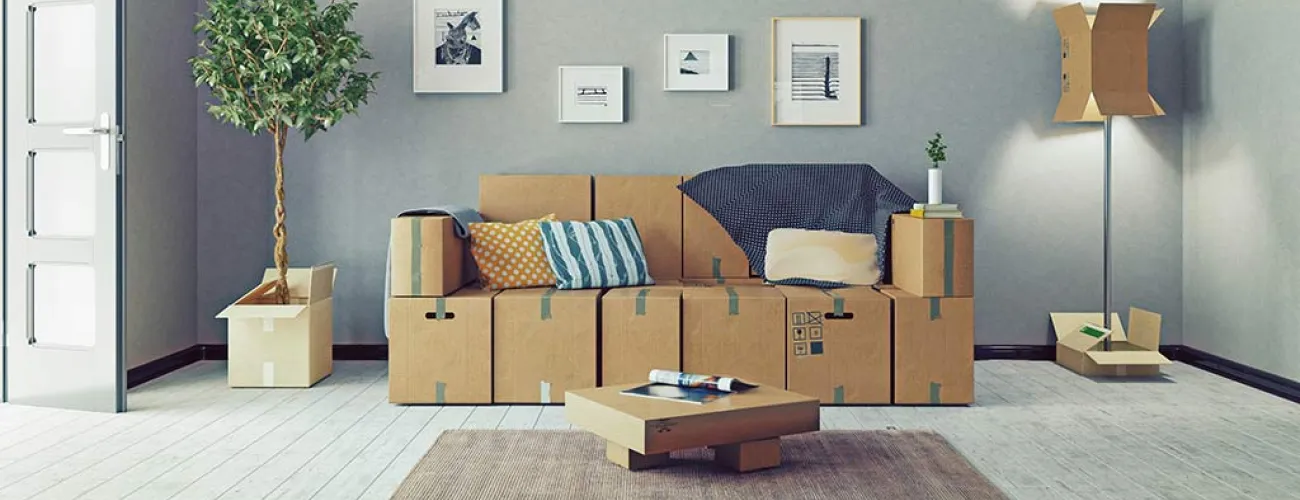 Canapé fabriqué à base de cartons de déménagement