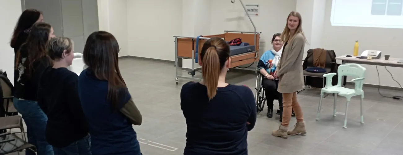 Un groupe de personnes participent à une formation donnée par l'asbl Solival