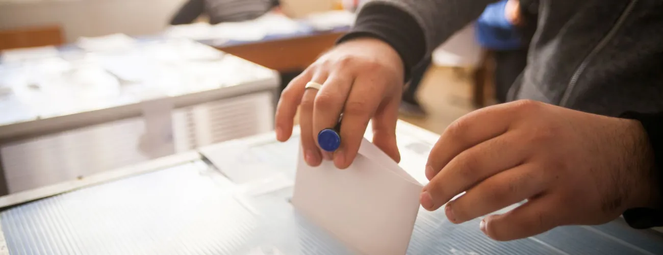 Personne qui vote 