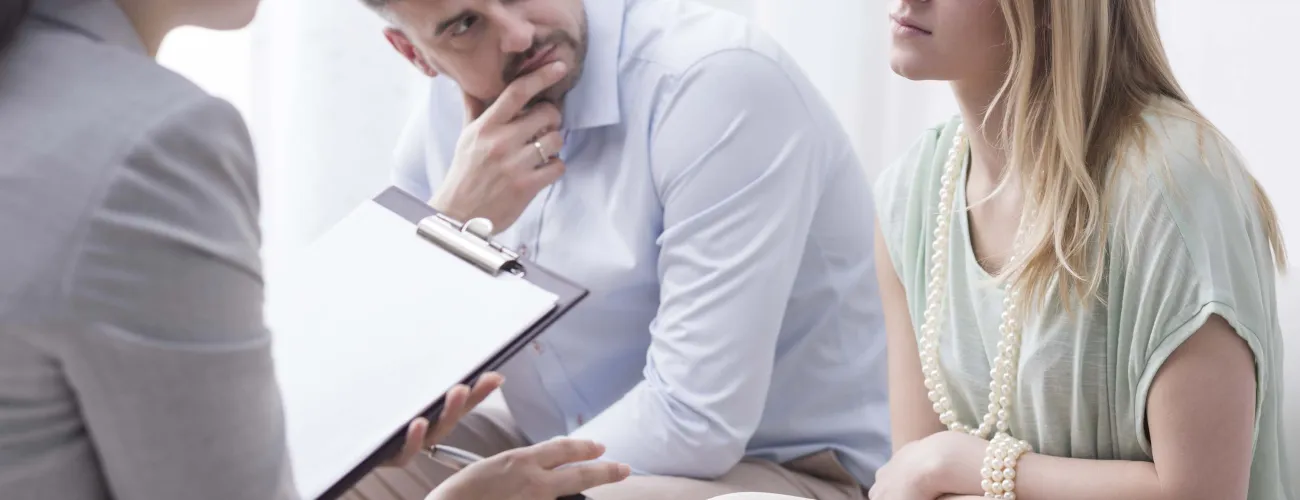 Un couple en séance de médiation