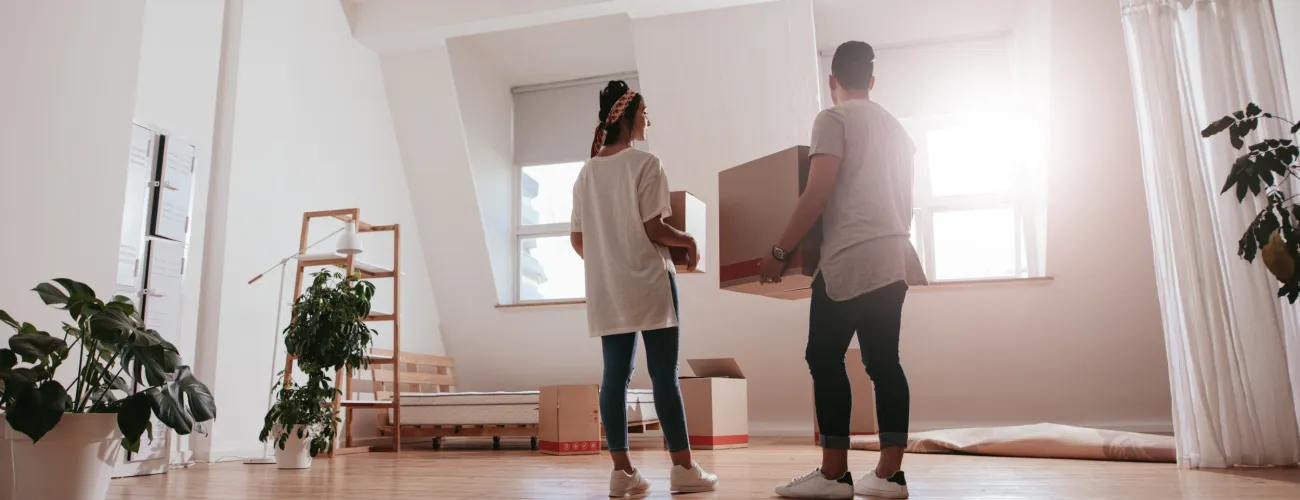 couple qui déménage dans un nouvel appartement