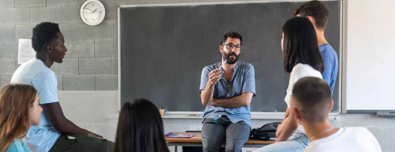 Un professeur parle de harcèlement avec ses élèves