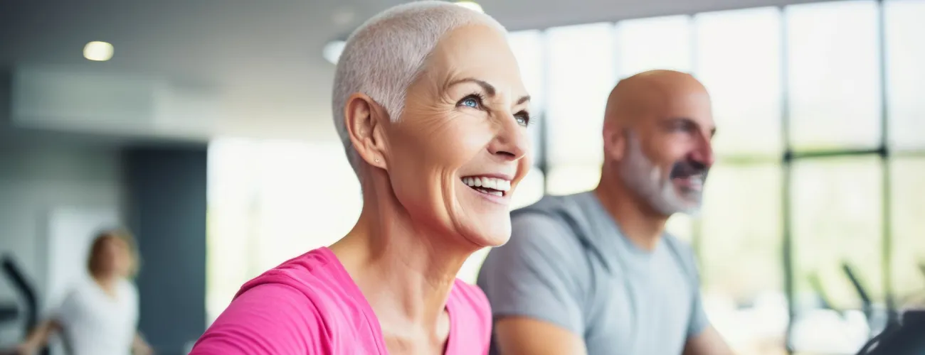 Une femme qui a eu un cancer fait du sport