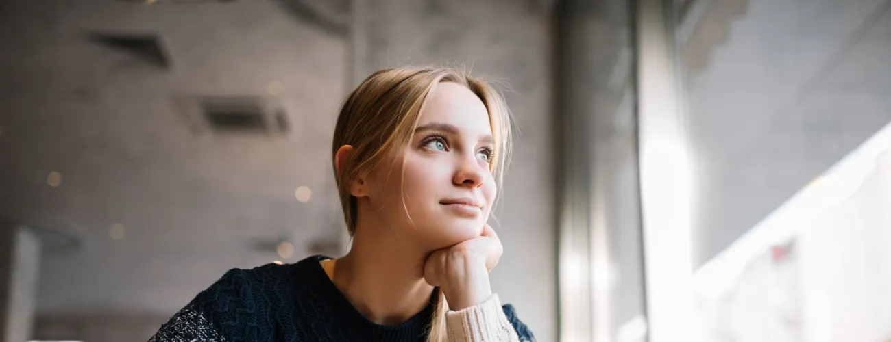 arrêt des études jeune étudiant en réflexion