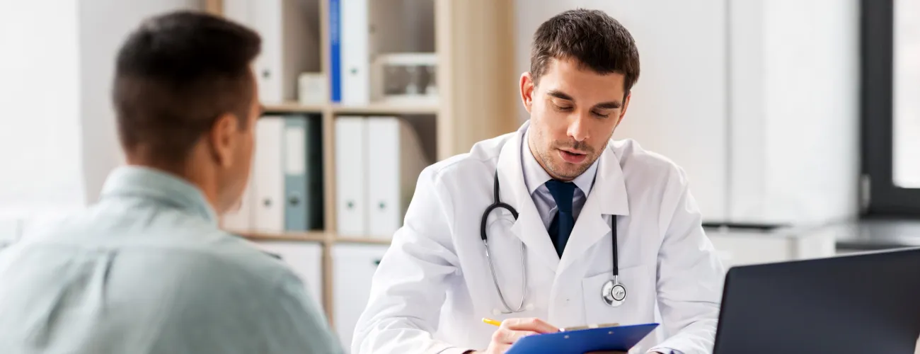 médecin en consultation