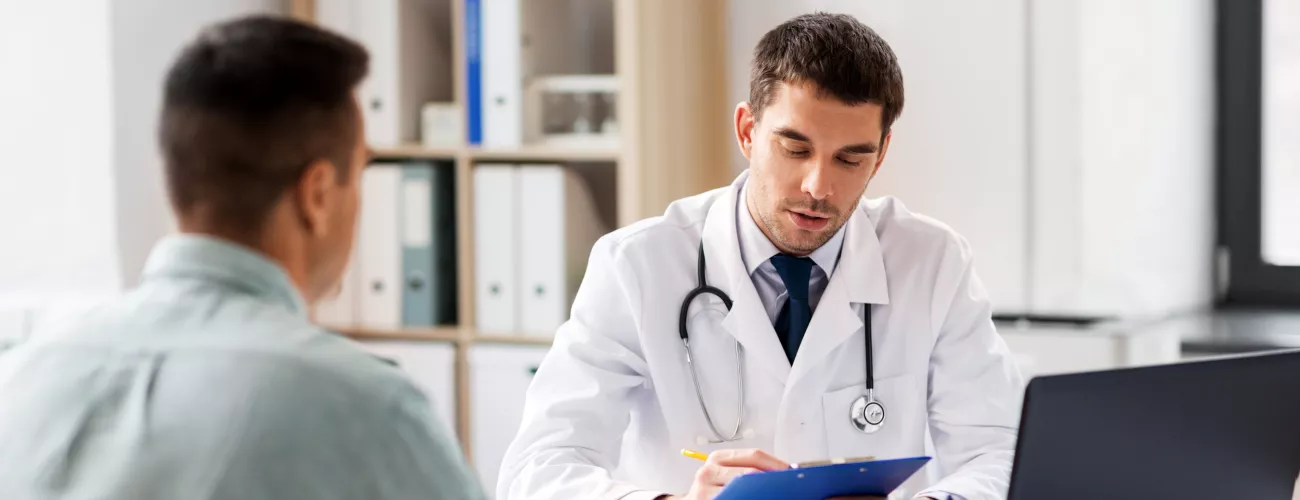médecin en consultation