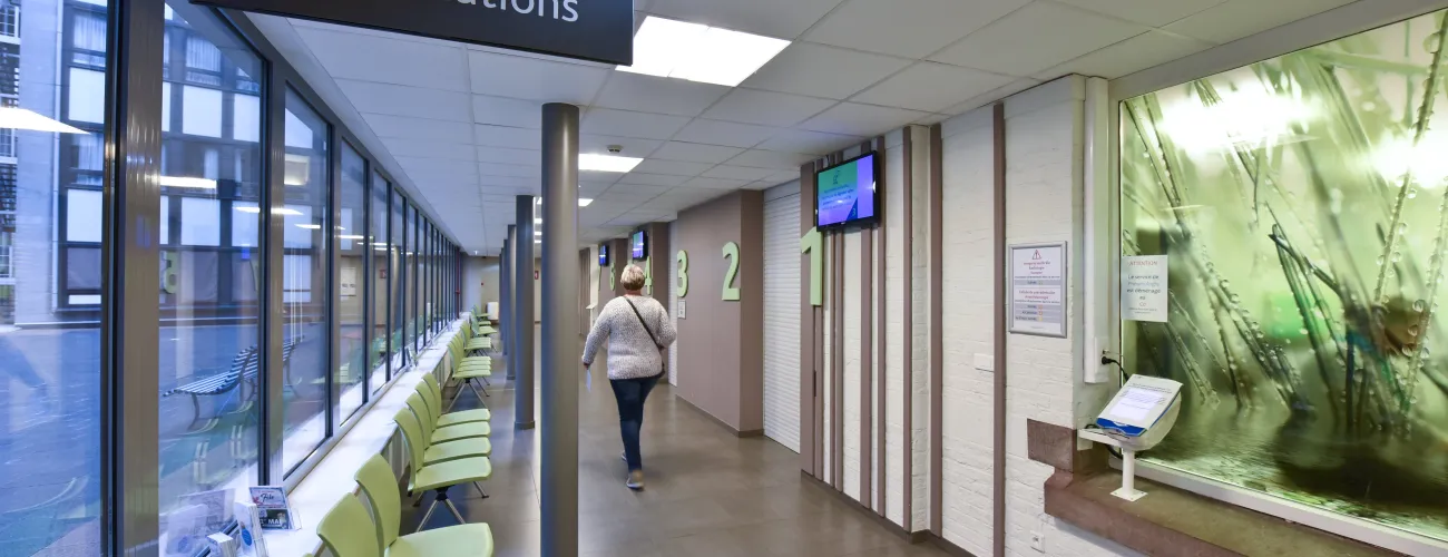 un couloir d'hôpital