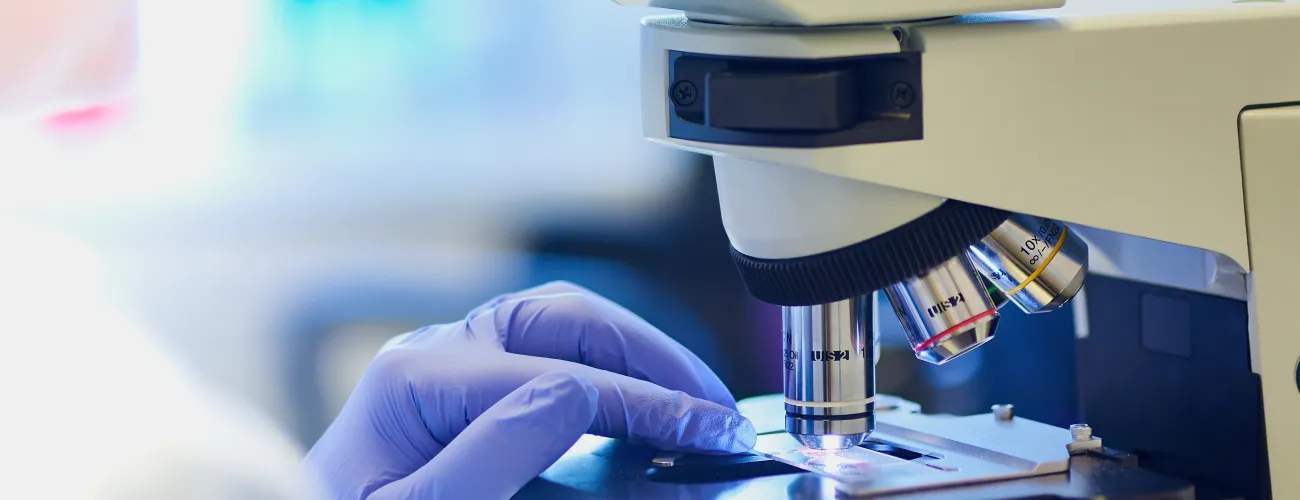 gros plan d'un microscope