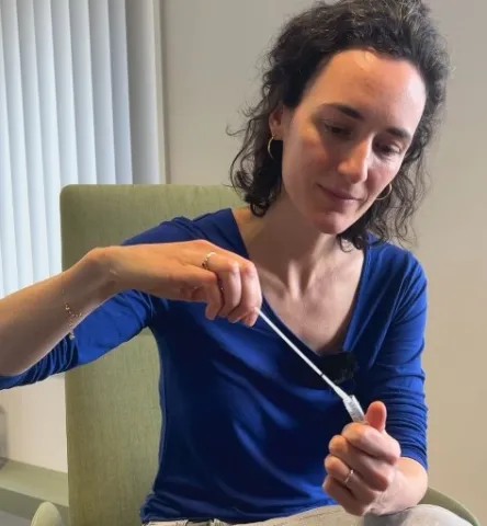 Faire ou ne pas faire de test ADN ? Peser le pour et le contre en vidéo