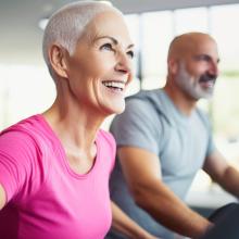 Une femme qui a eu un cancer fait du sport
