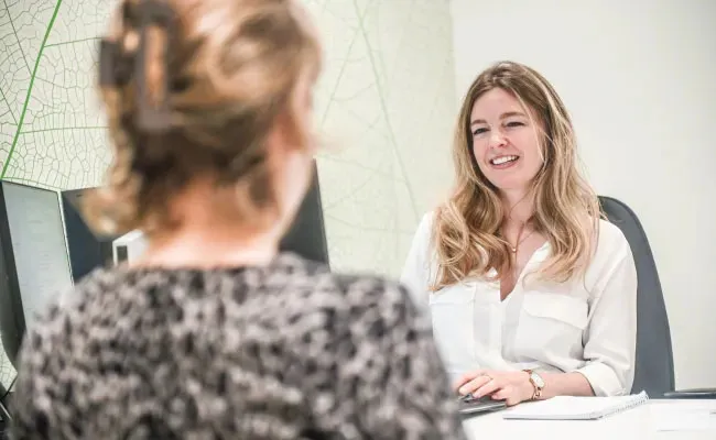 Médecin-conseil en consultation